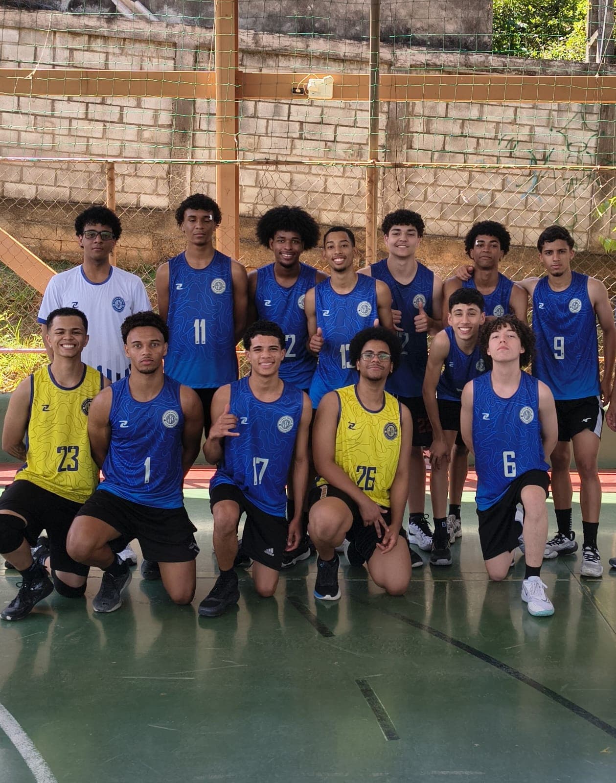 Atletas do Voleibol Masculino reunidos durante a rotina de competição